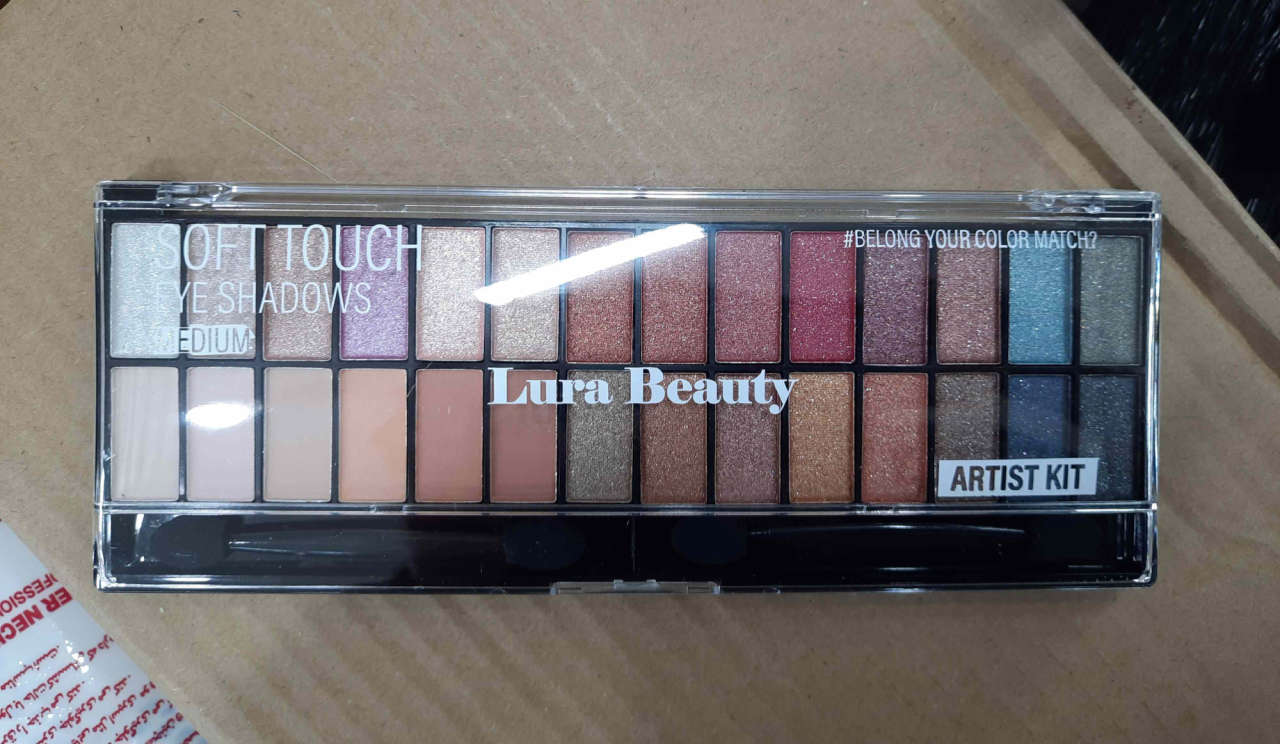 پالت سایه ۲۸ رنگ lura beauty - Thumbnail 1